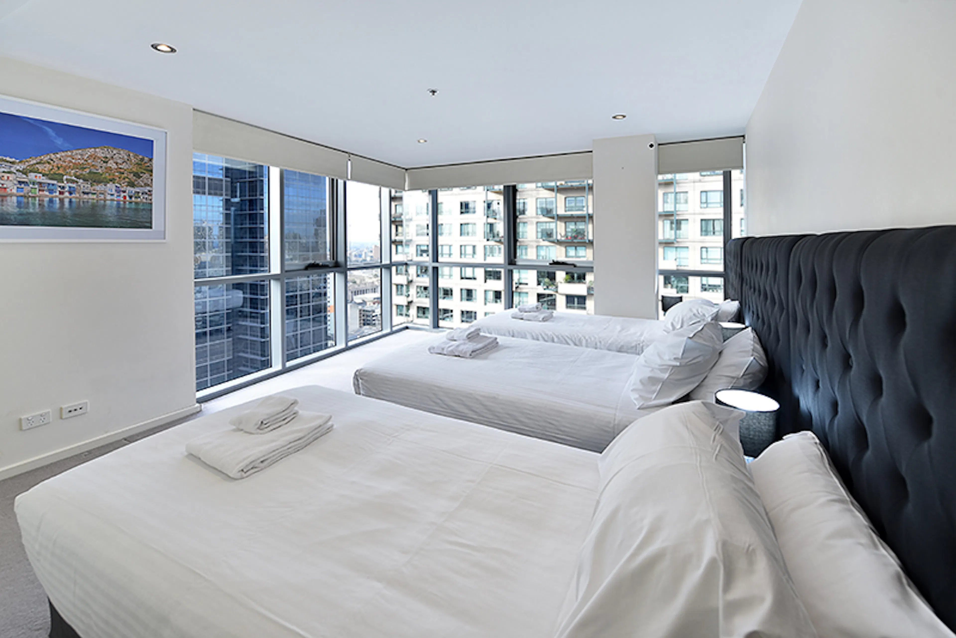2 Bedroom, 2 Bathroom Apartment ROOM 1