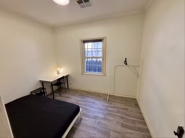 25-eighth-street-adelaide-Room 2-1
