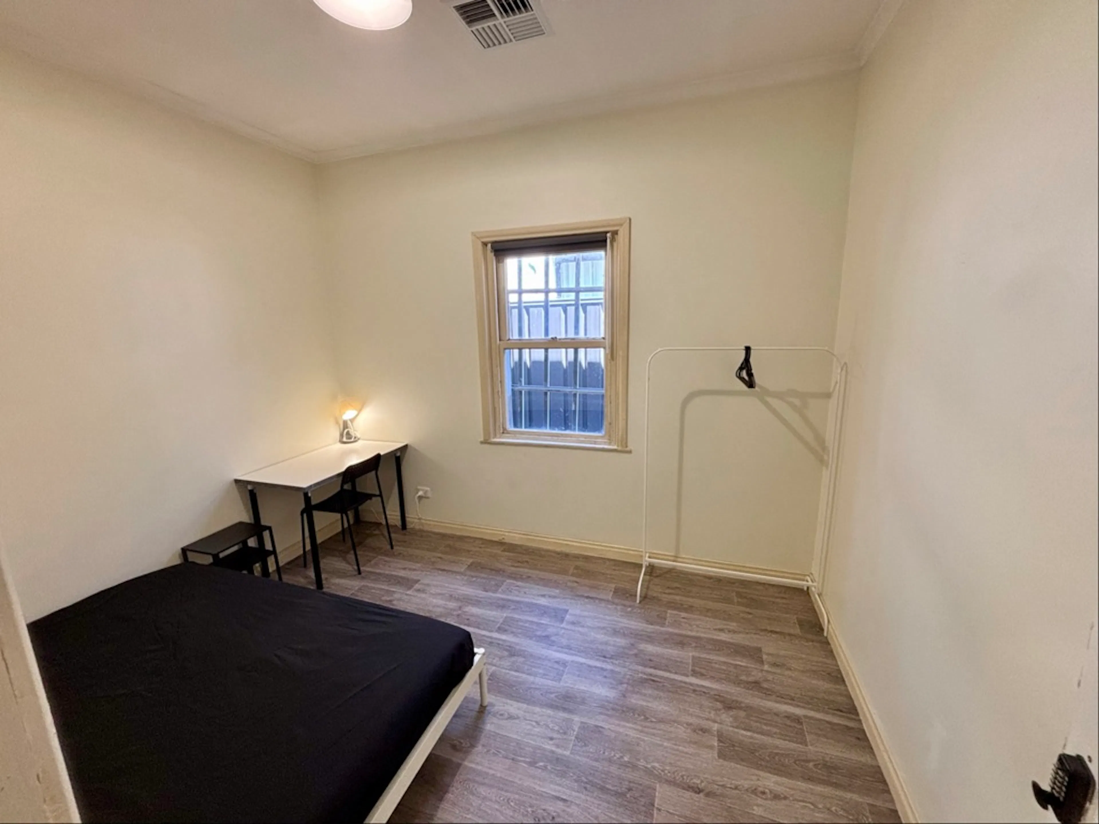 Room 4 ROOM 4