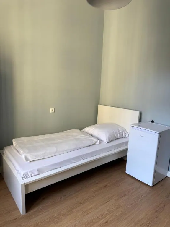 Single Room room image 3
