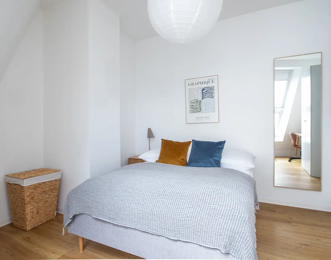Room 1 Standard+ ROOM 2