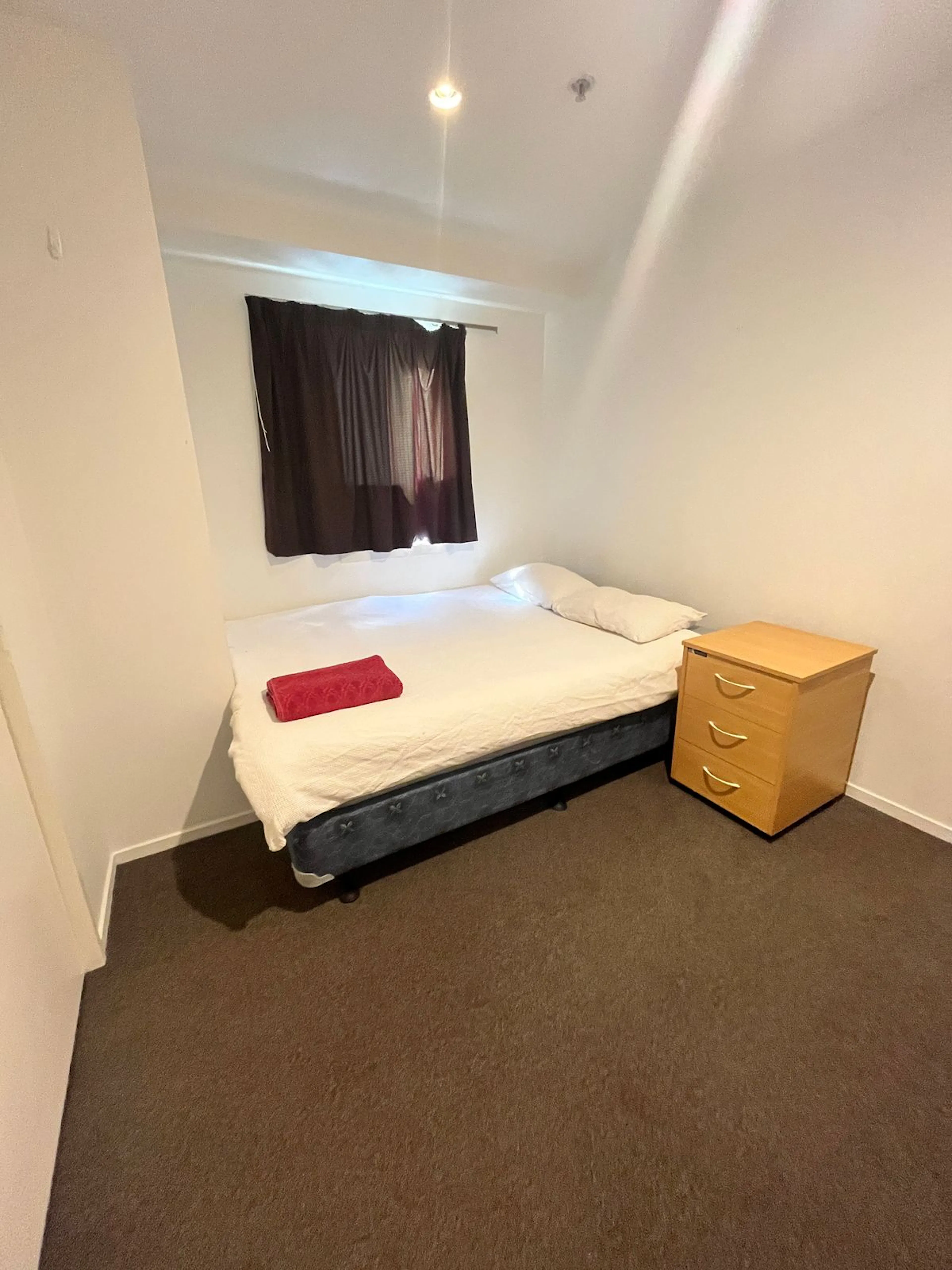 3 bedrooms & 2 bathrooms ROOM 1