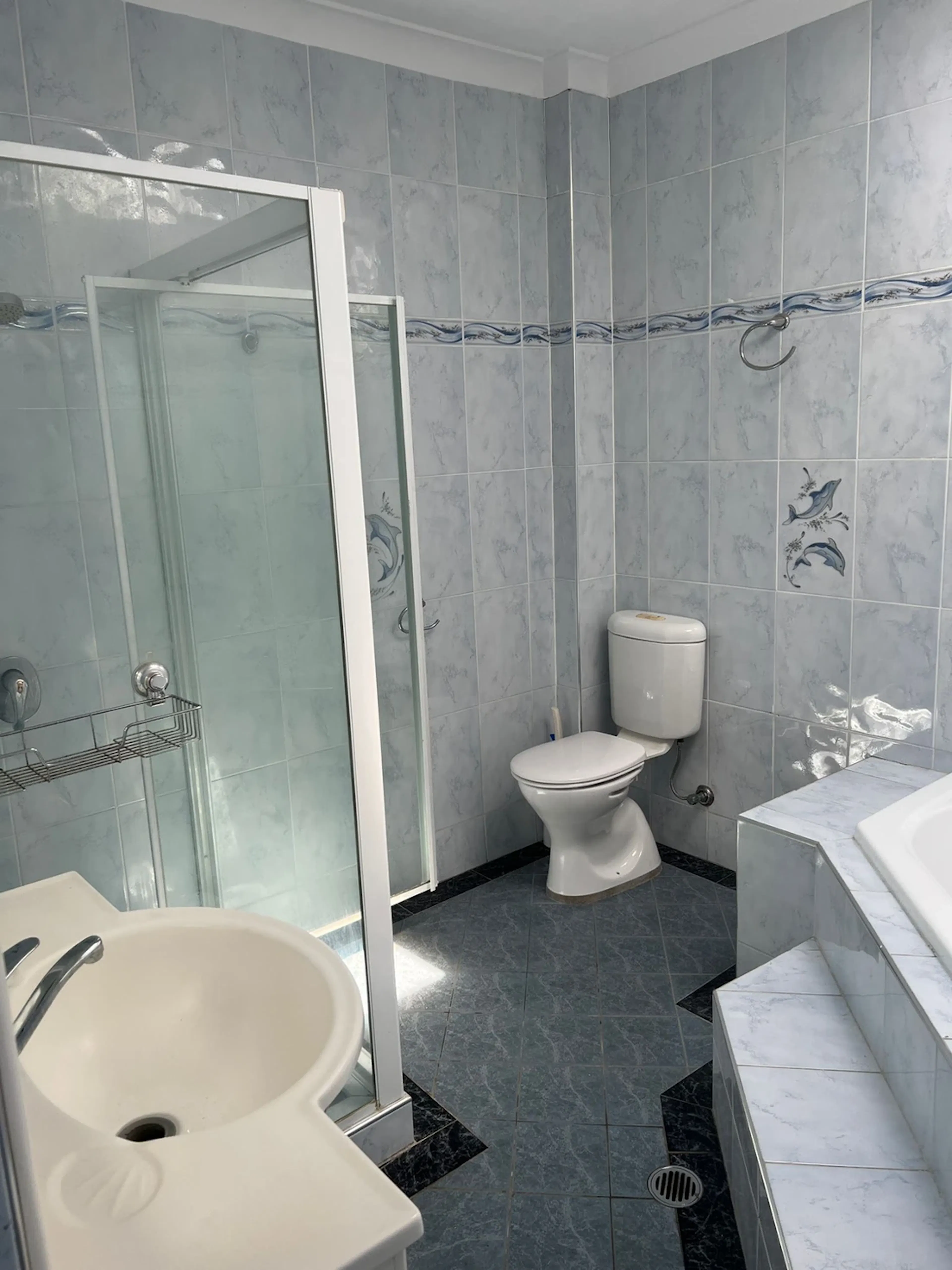Room 4 (bed 1) BATHROOM 1