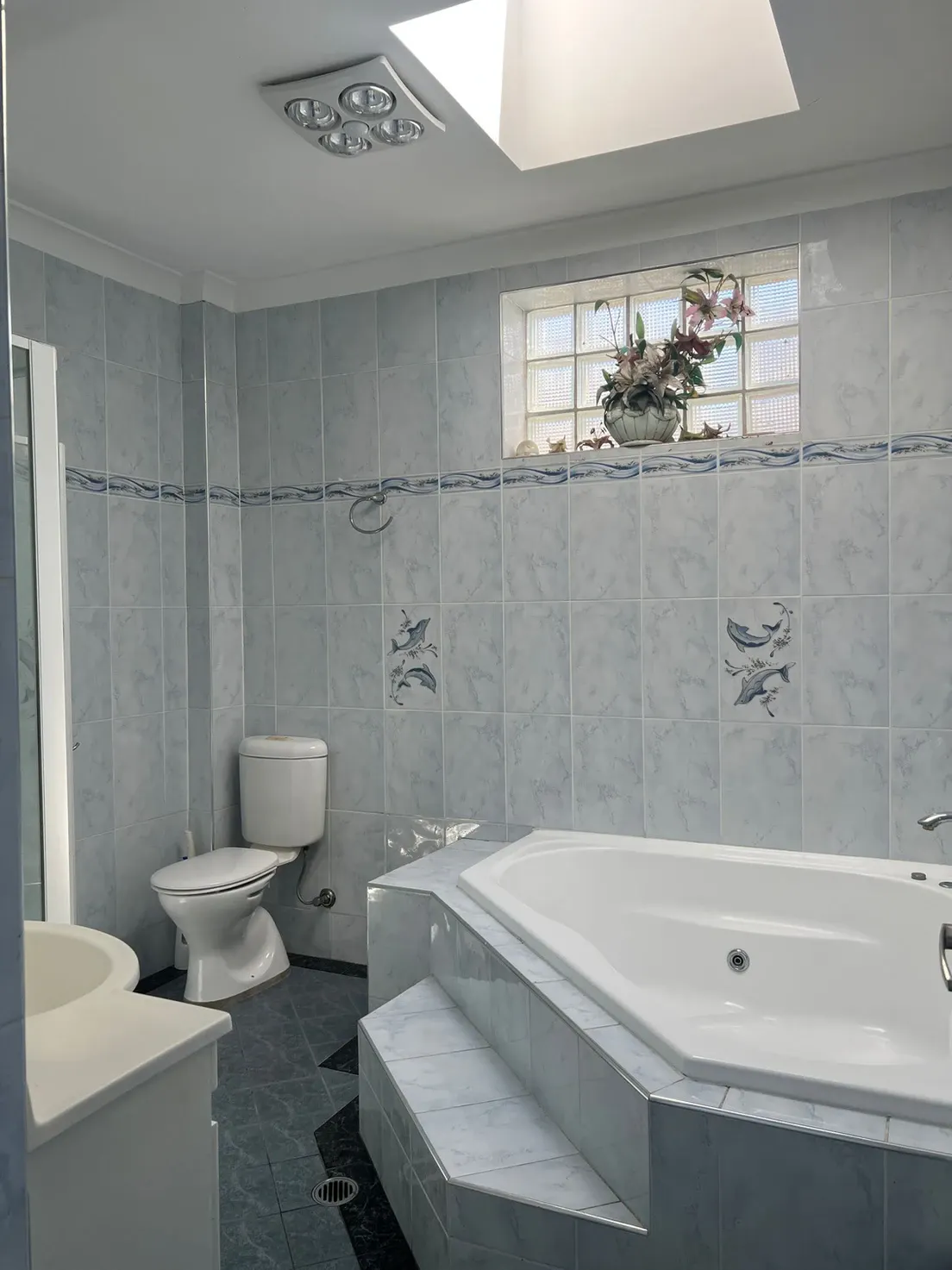 Room 4 Bed 2 BATHROOM 4