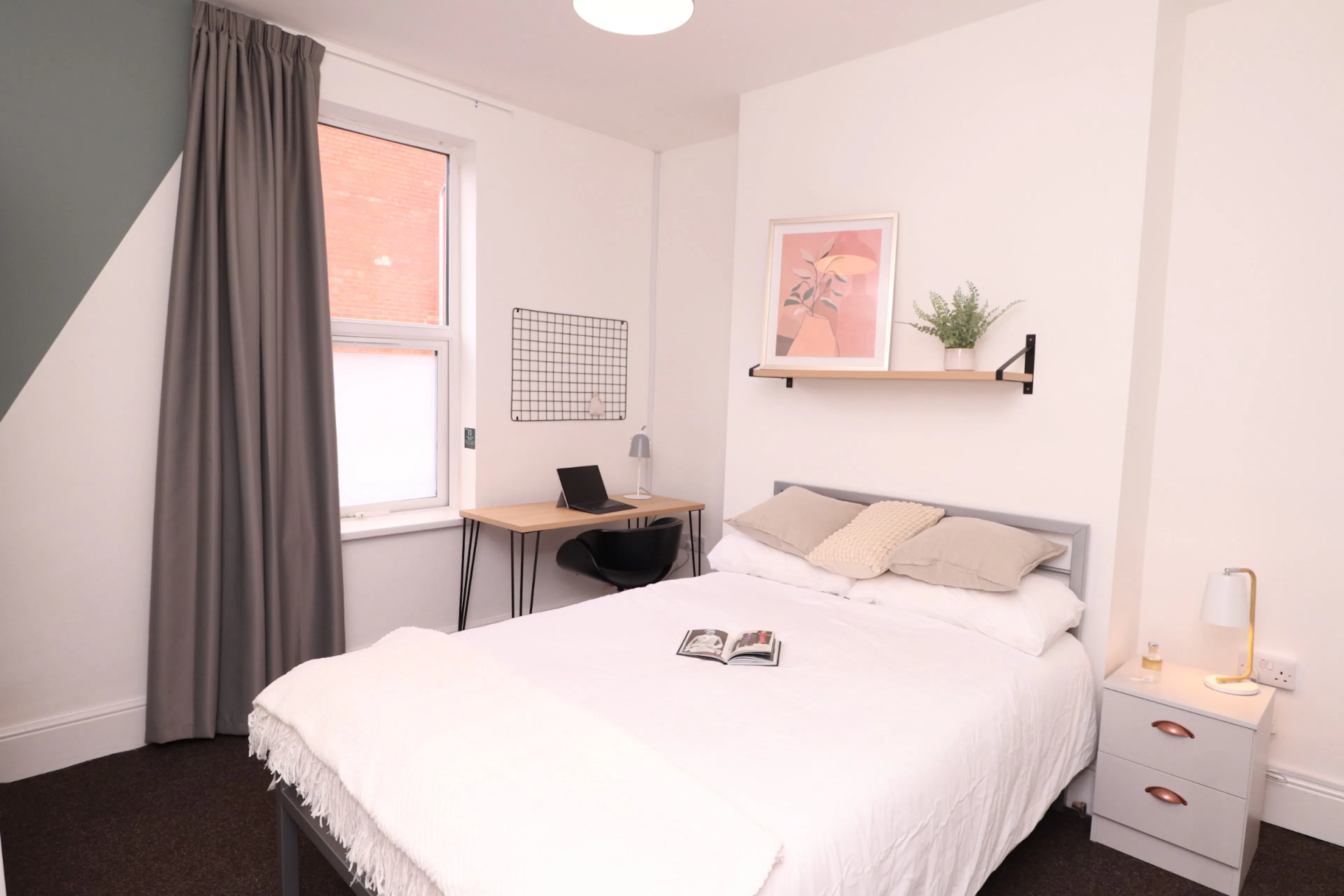 5 Bedroom Apartment ROOM 4