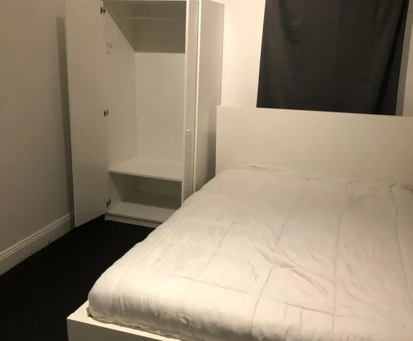 323-cleveland-sydney-Room 5 Standard