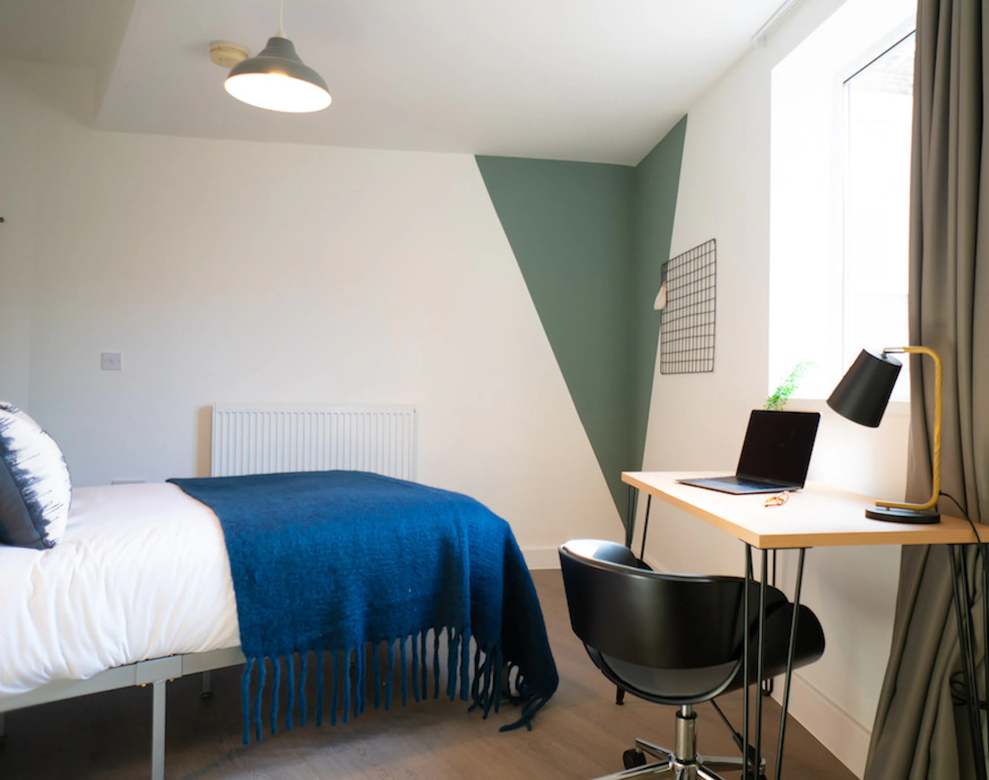 6 Bedroom Apartment ROOM 4