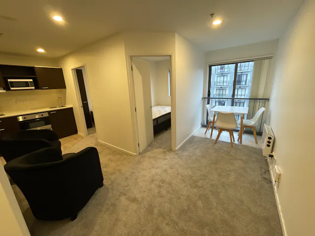 Apartment 709 (3 Bedrooms & 1 Bathroom) room image 4