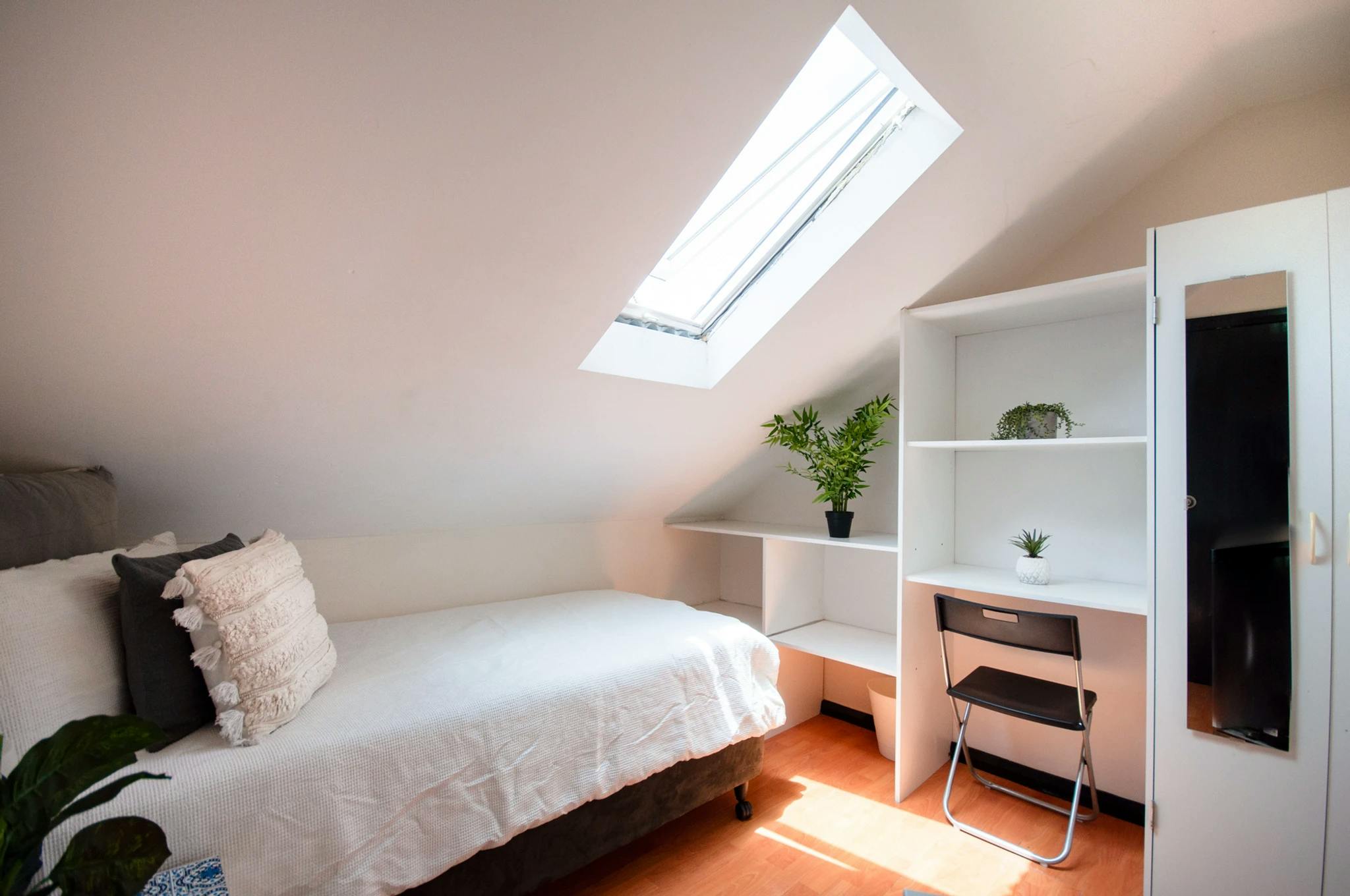 5-liberty-sydney-Room 8 Standard