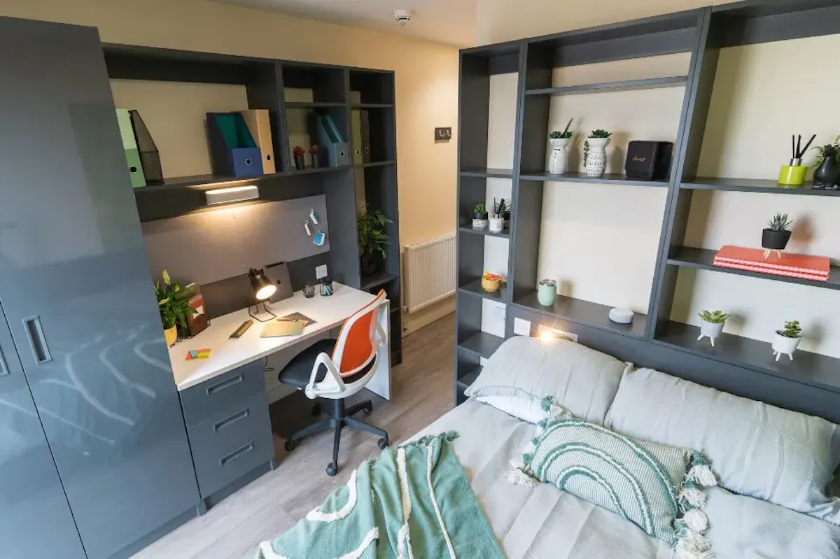 8 Bed Classic En-suite ROOM