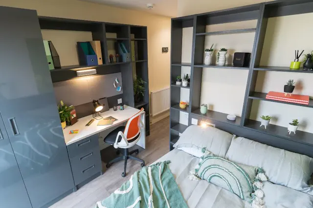 8 Bed Classic En-suite room image 1