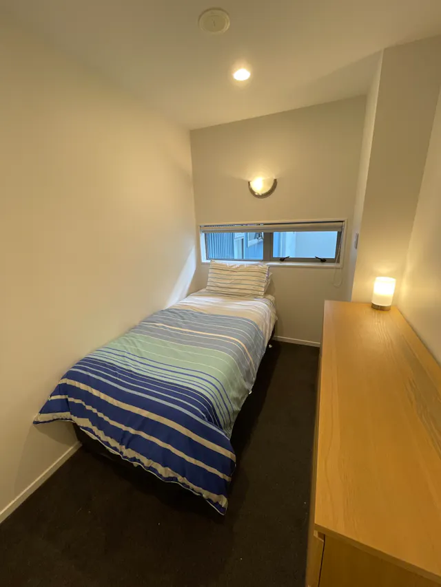 Apartment 9 (4 bedrooms & 1 bathroom) room image 2