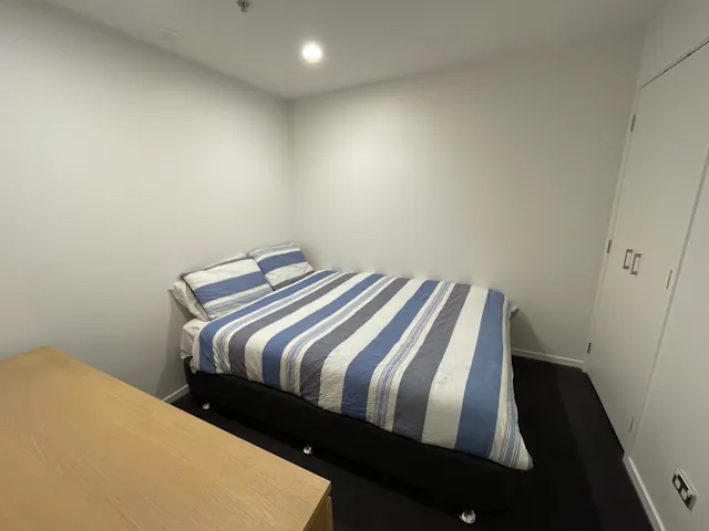 Apartment 9 (4 bedrooms & 1 bathroom) room image 4