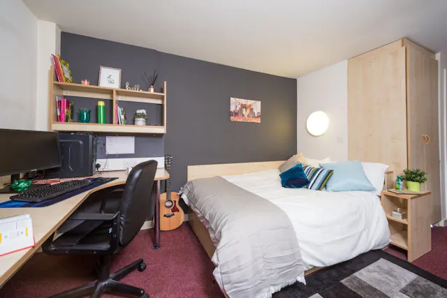 Premium Ensuite room image 1