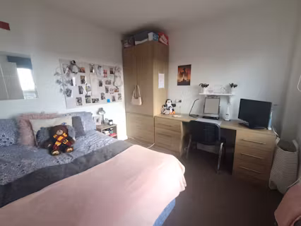 royal-albert-court-nottingham-ROOM