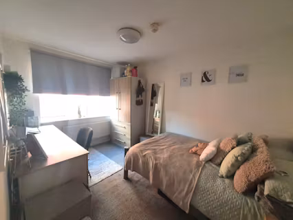 royal-albert-court-nottingham-ROOM