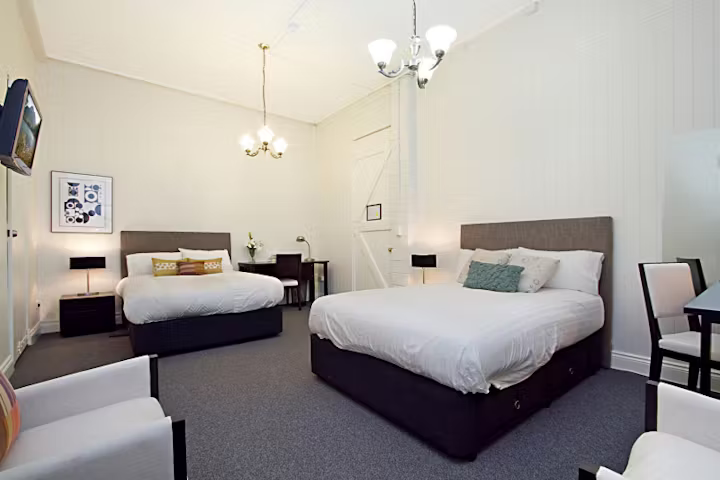 27-enoggera-tce-red-hill-brisbane-Executive Room with AC-1