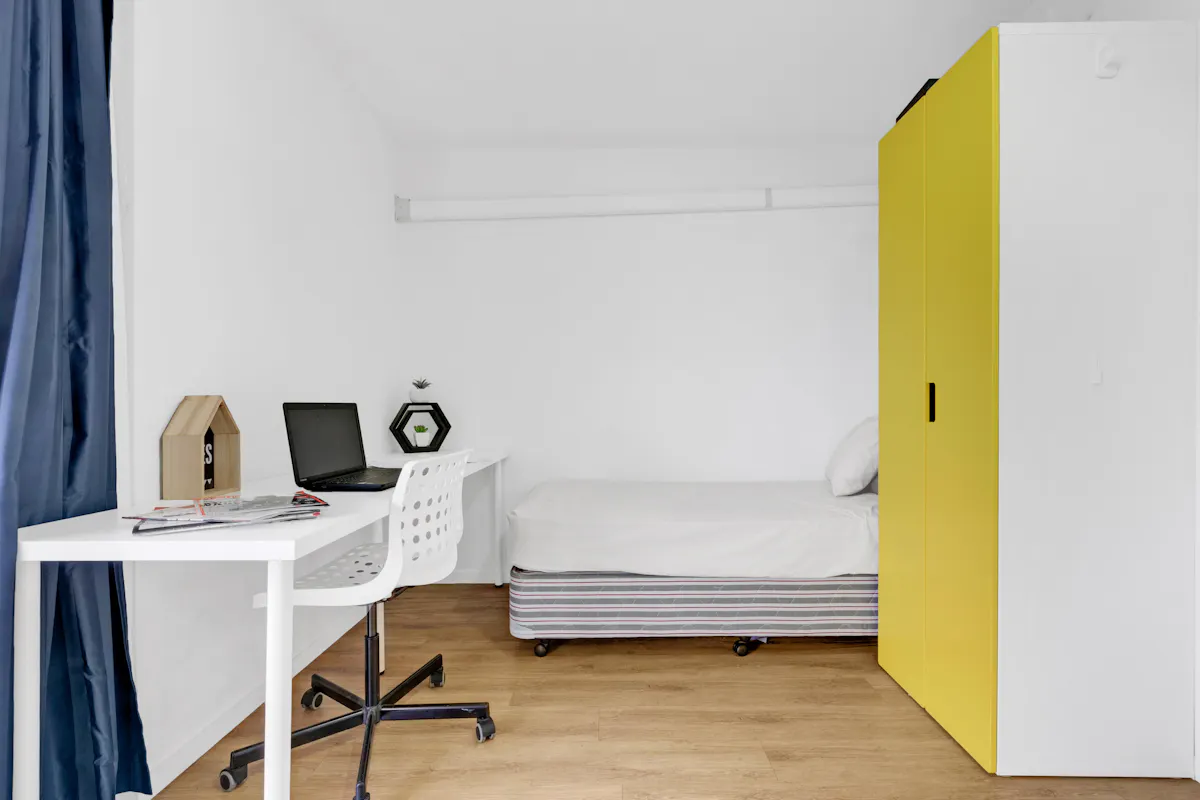 Top Floor Apartment - Stunning Views ROOM