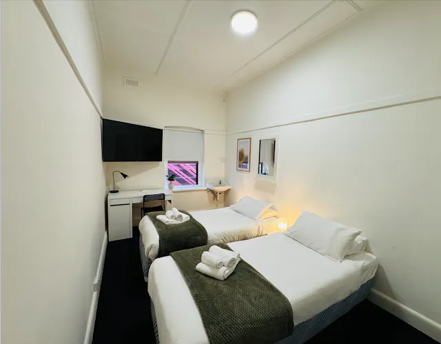 Room 18 room image 2