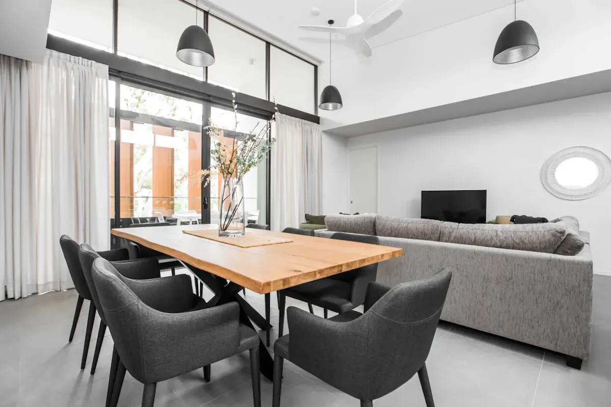 Lux Three ROOM