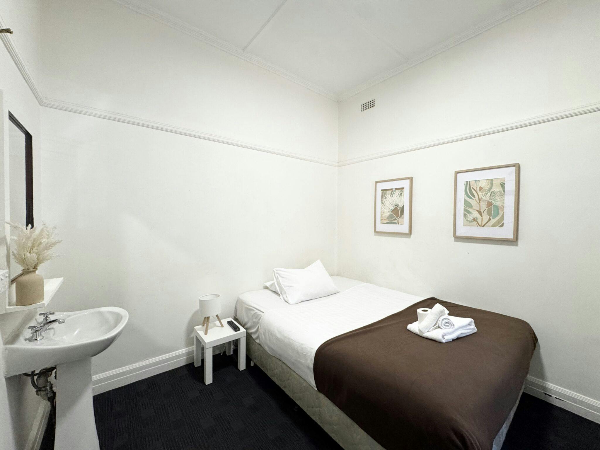 96-barkly-melbourne-Room 9