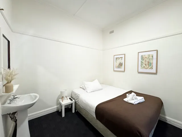 Room 9 room image 1