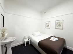 96-barkly-melbourne-Room 9