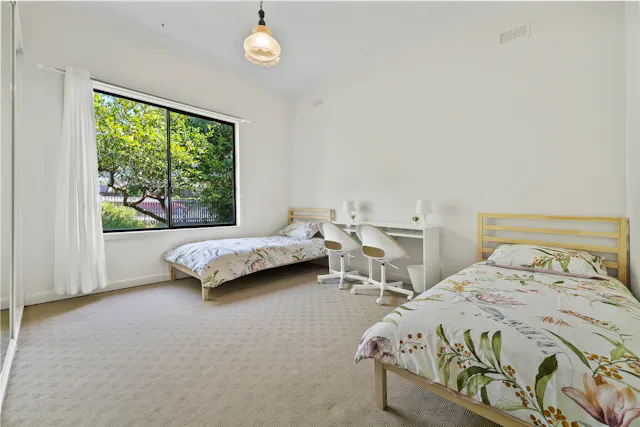 1 Room (Non - Ensuite) room image 2