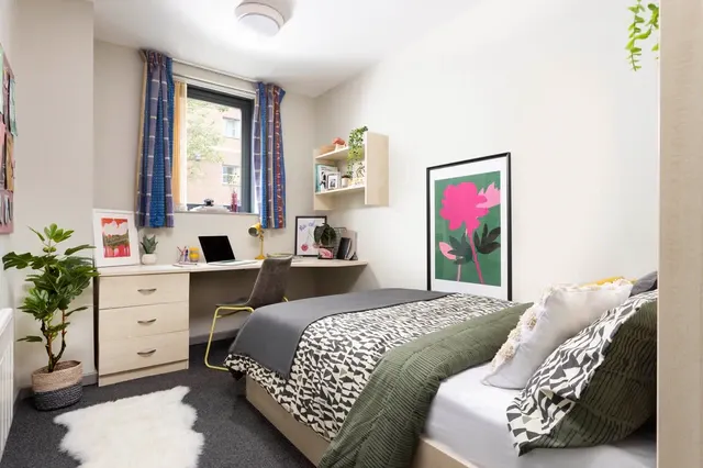 Ensuite Large Standard Double room image 1
