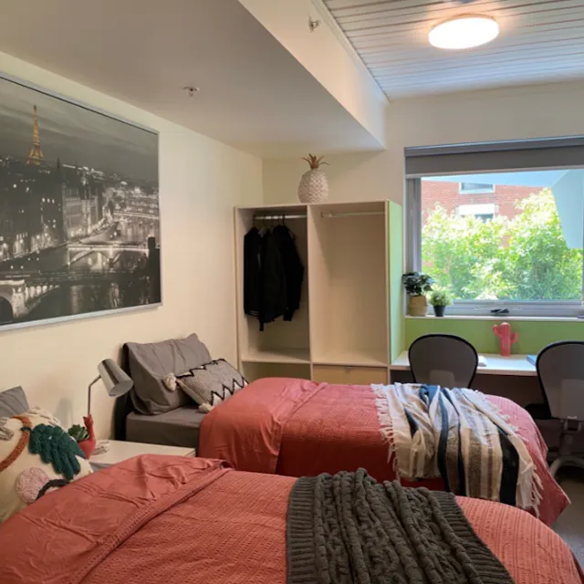 Twin Share room image 1
