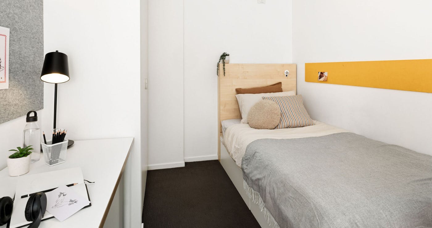 central-sydney-U18 6 Bedroom Share Bathroom Female