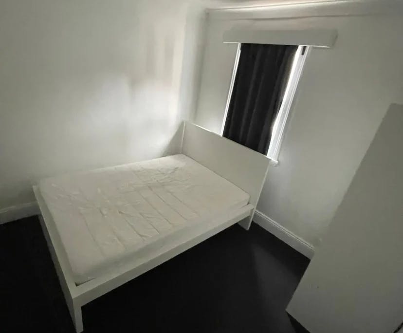 323-cleveland-sydney-Room 2 Standard