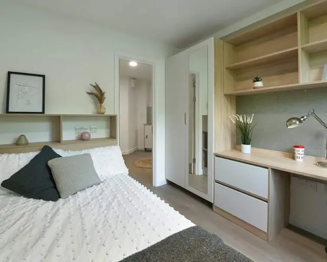 Room in a Two Bed Apartment room image 1