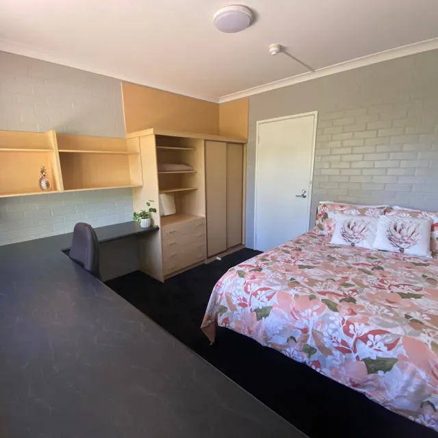 5 Bedroom Apartment South Deluxe room image 1