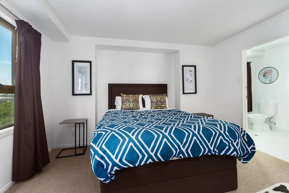 3 bedrooms & 2 bathrooms ROOM