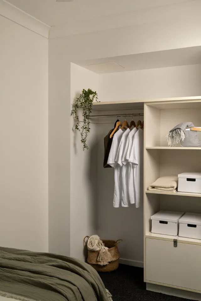 Single Bedroom – 6 Share Apt room image 2