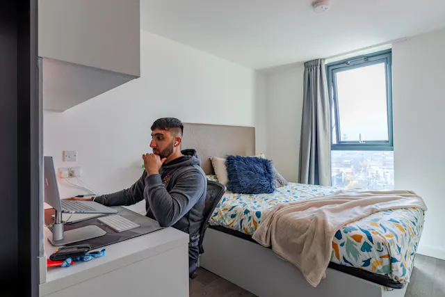 true Superior Apartment room image 9