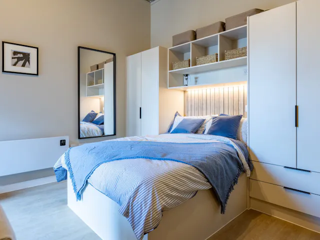Roomy Studio Apartment room image 1