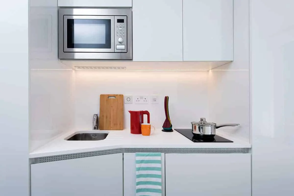 Roomy Studio KITCHEN 2