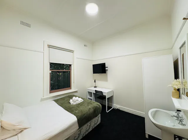 Room 8 room image 1