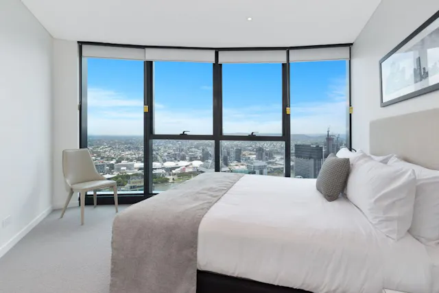 3 Bed 2 Bath Sky High room image 2