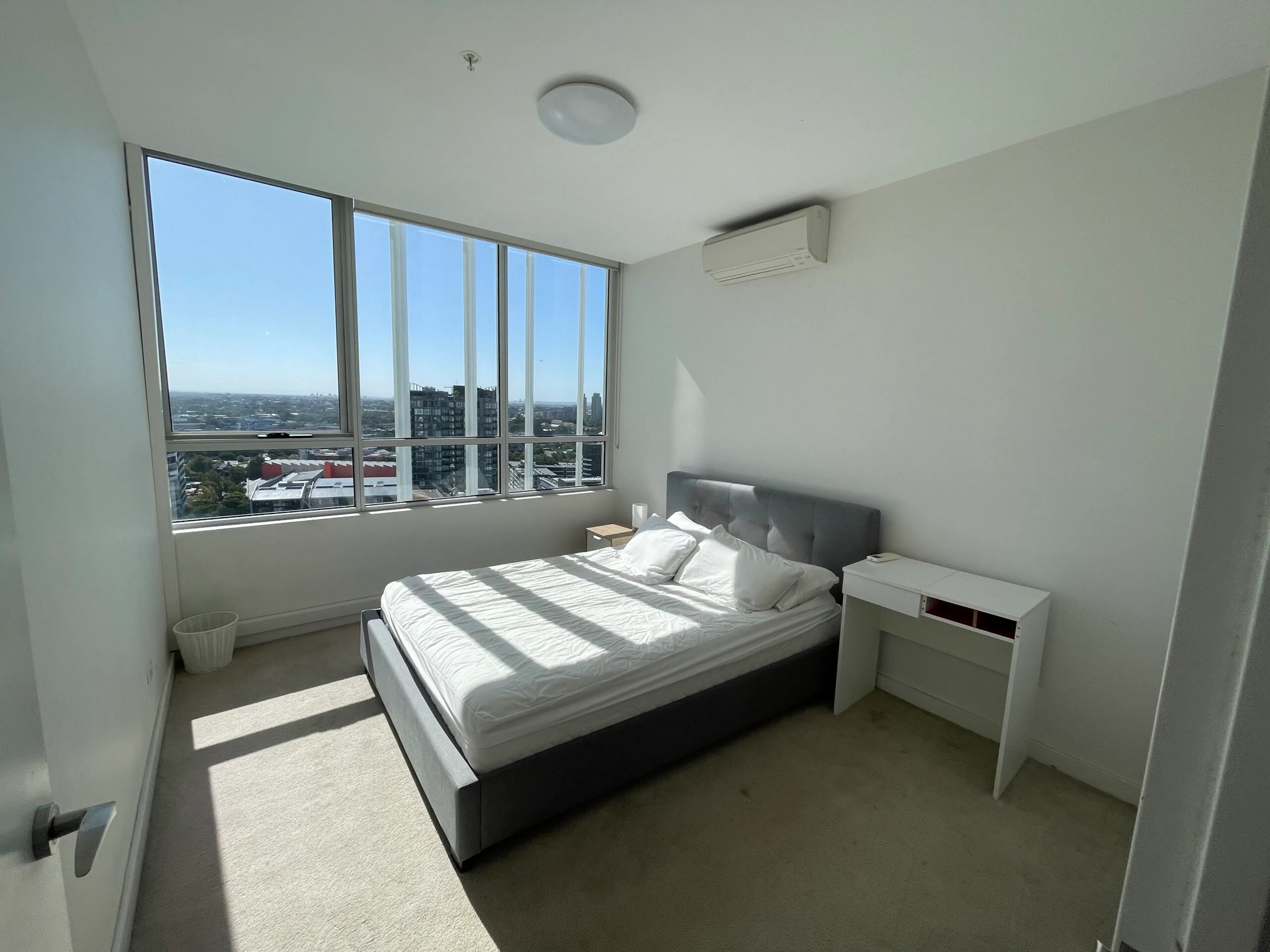 2 Bedroom, 2 Bathroom Apartment ROOM 2