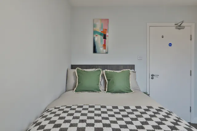 5 Bed Flat room image 2