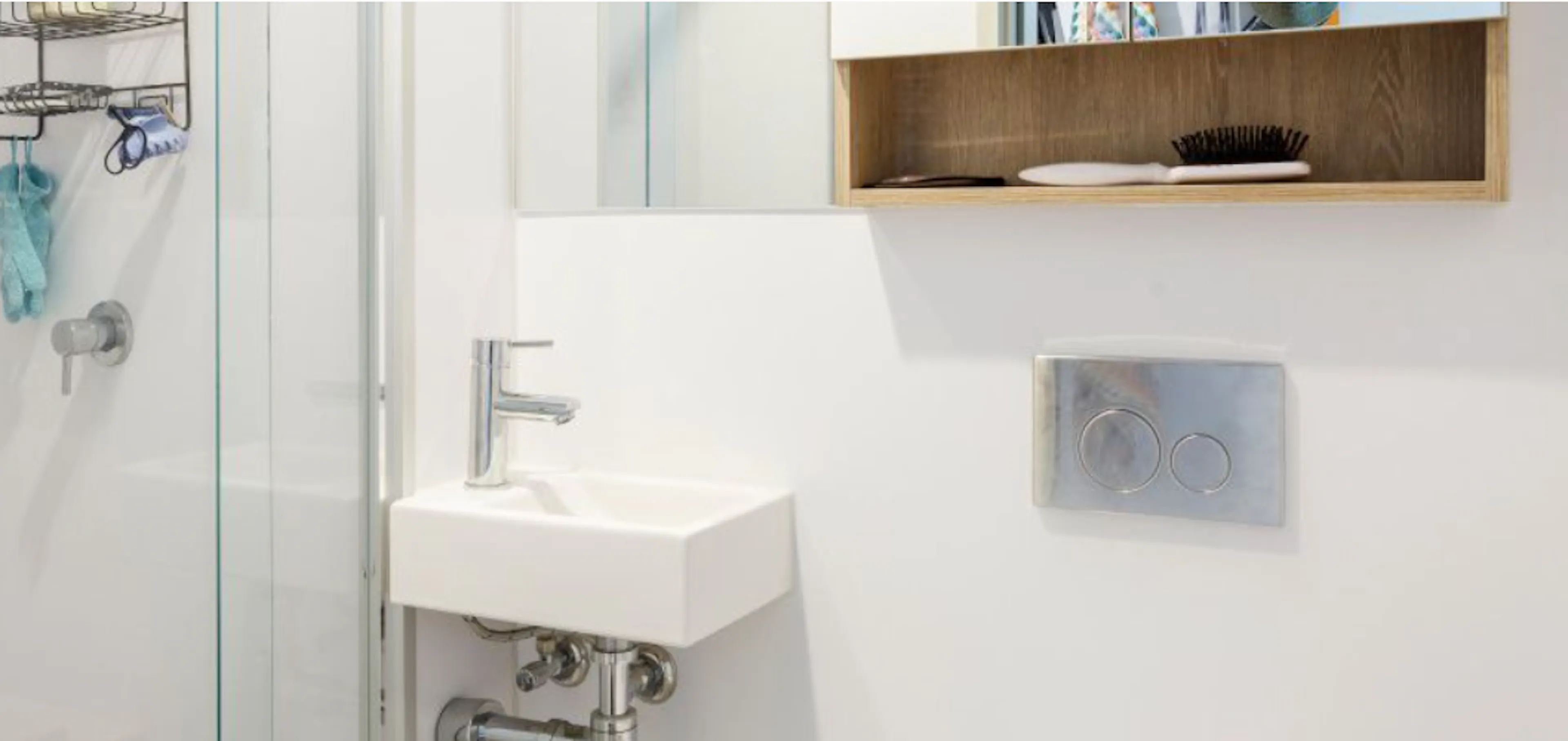 Accessible DDA Ensuite BATHROOM 4