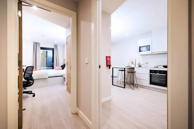 Three Bed Apartment room image 1