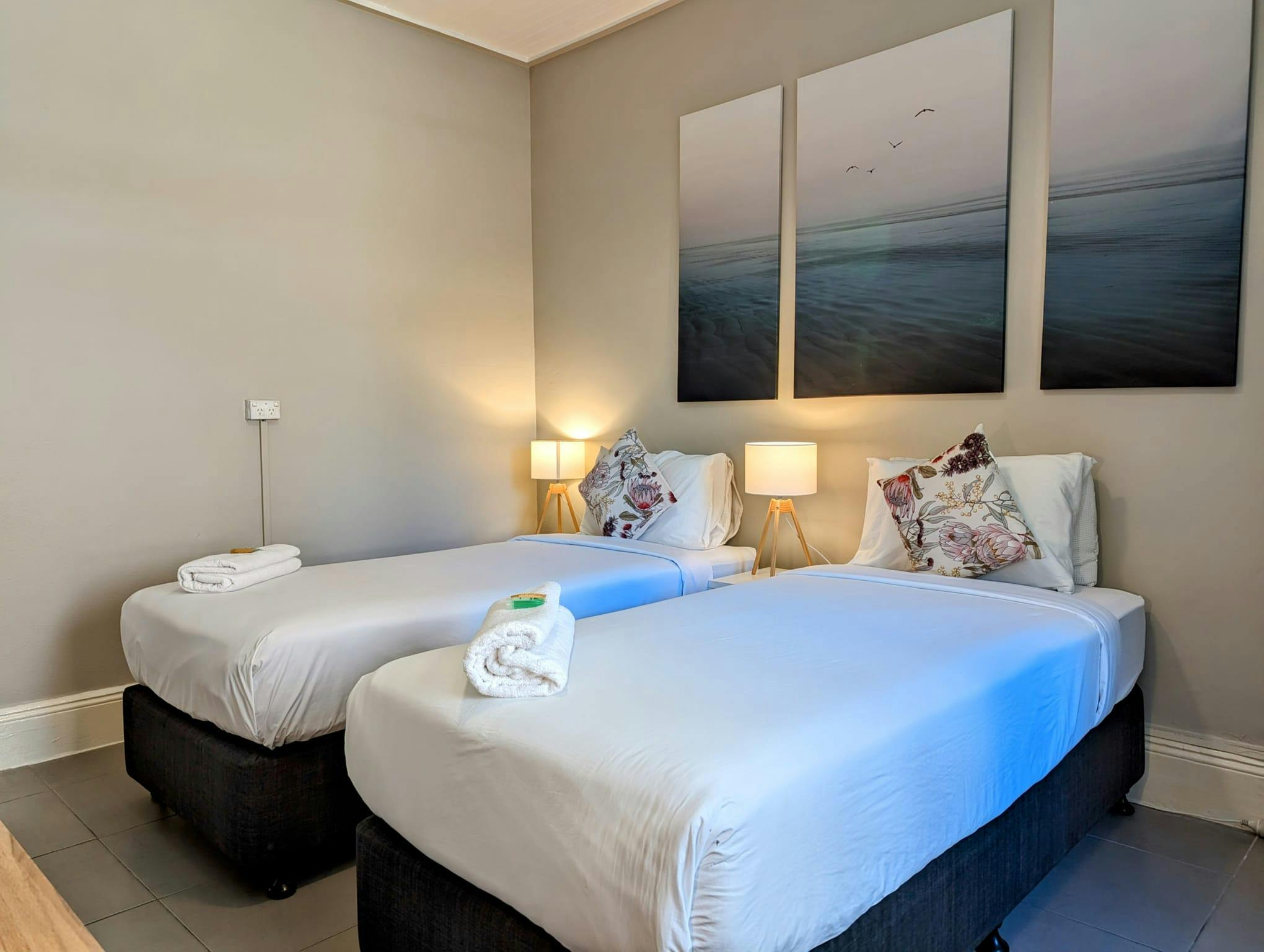 crown-st-surry-hills-sydney-Twin Beds Or King Bed