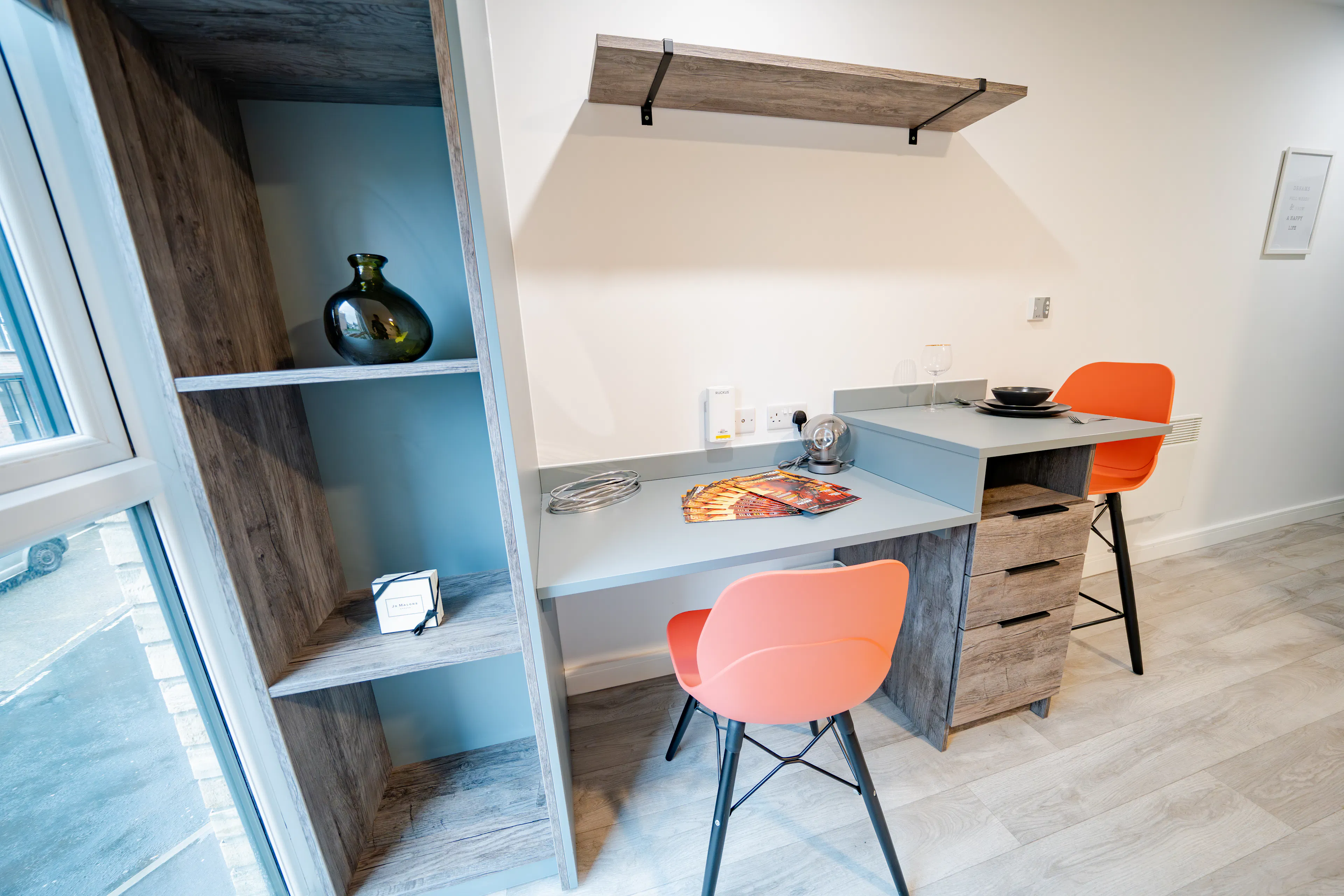 Silver Studio ROOM 2
