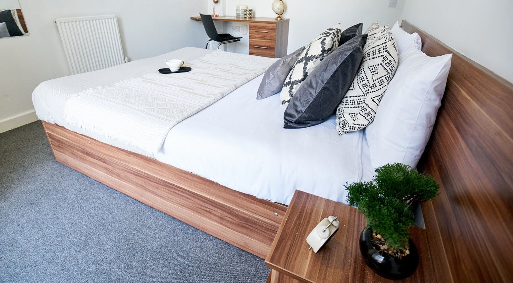 Silver 2-Bed Apartment