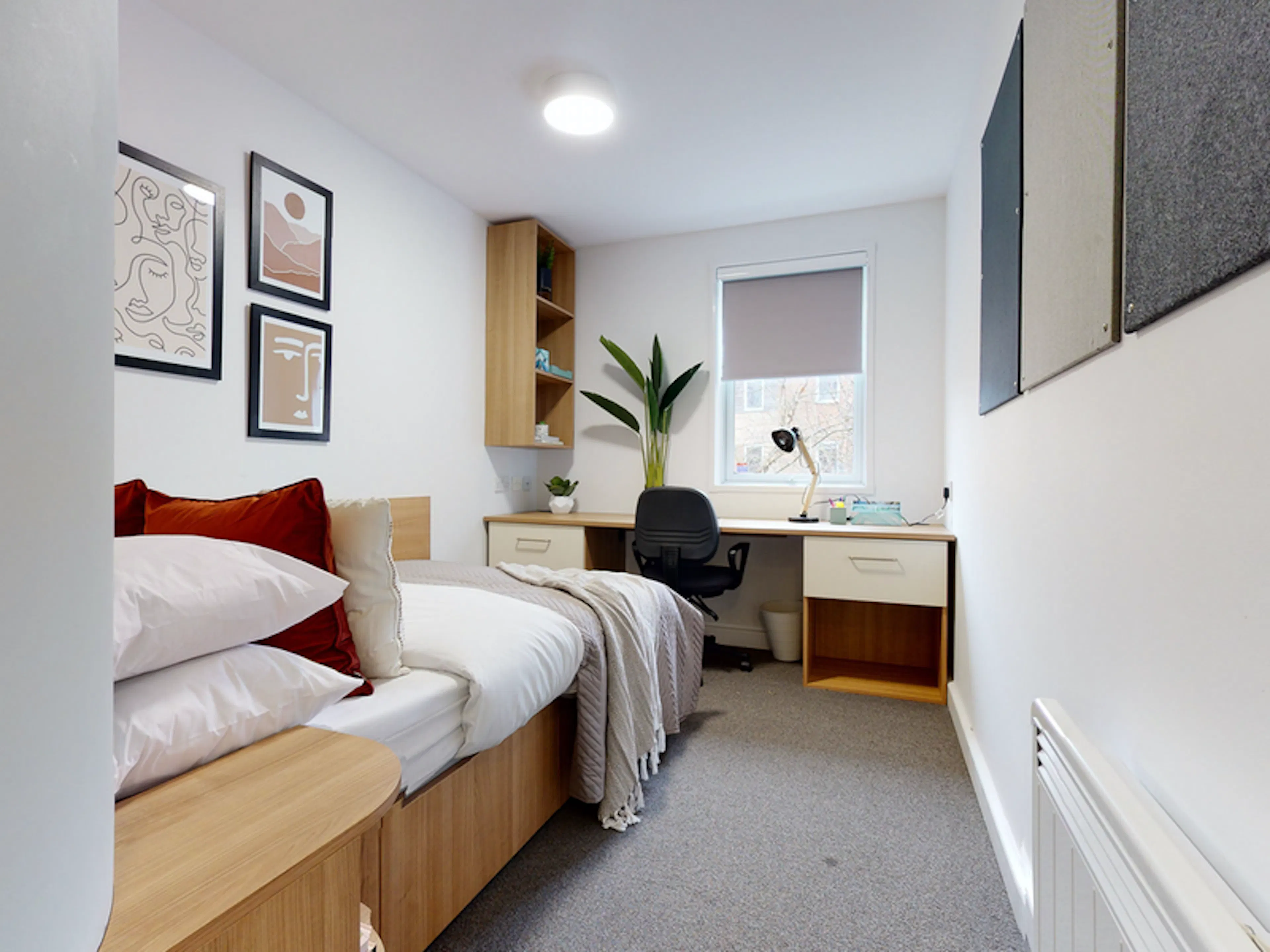 Silver Ensuite 4 Bed ROOM 3