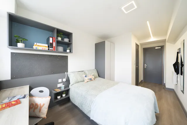 Silver Ensuite Mid Level room image 1
